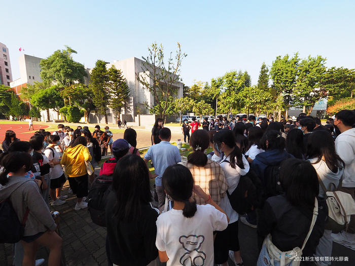 【2021新生植树暨时光胶囊】图片