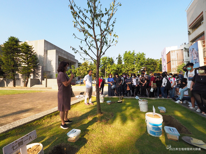 【2021新生植树暨时光胶囊】图片