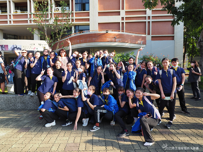 【2021新生植树暨时光胶囊】图片