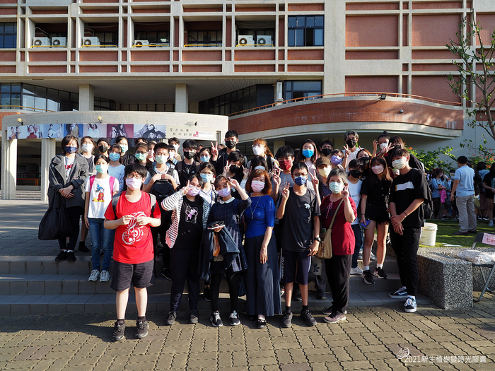 【2021新生植树暨时光胶囊】图片